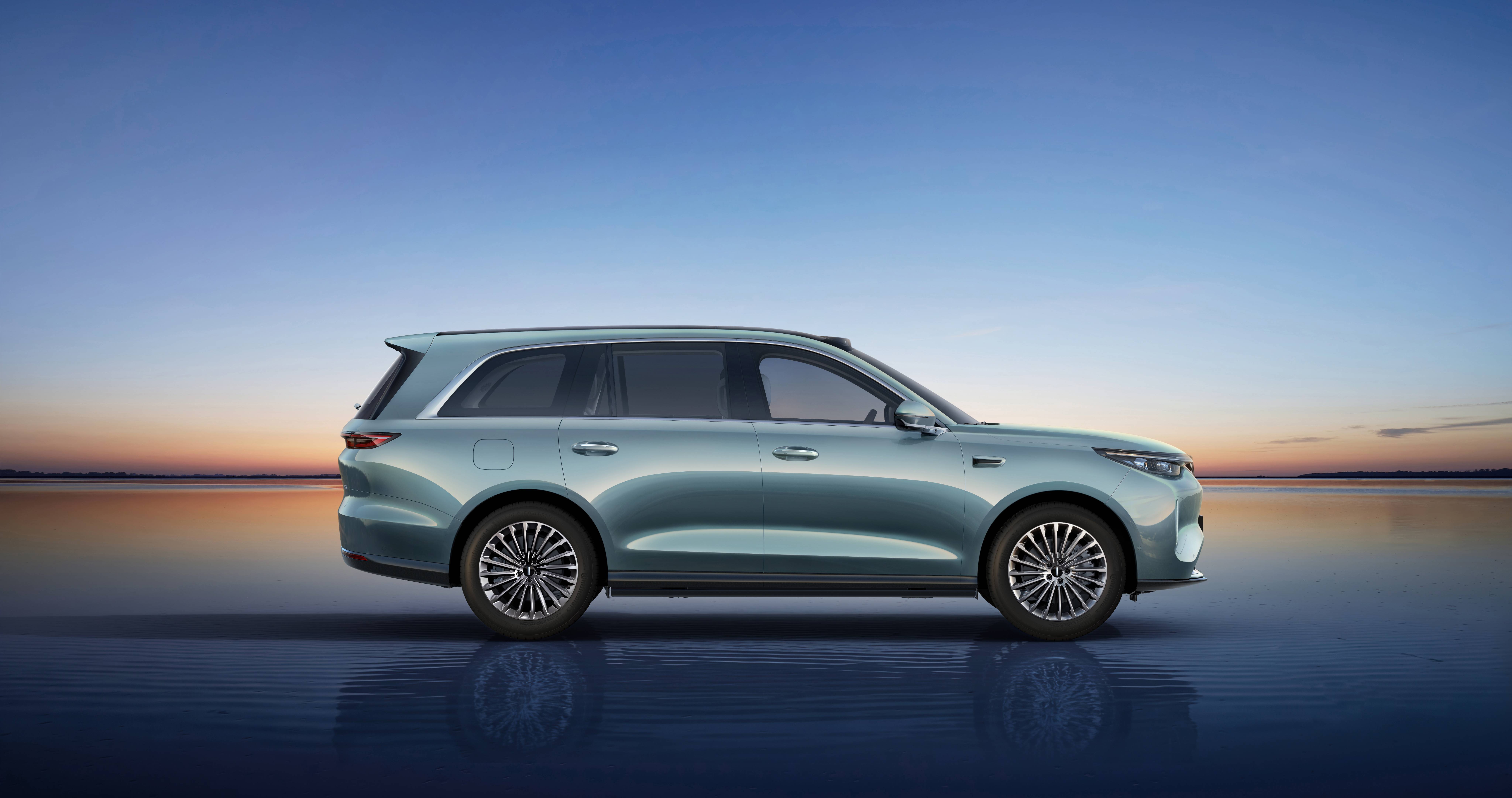 魏牌V9X一车双尺寸，加长版和标准版本没有高低配之分，两个尺寸在核心动力、豪华配