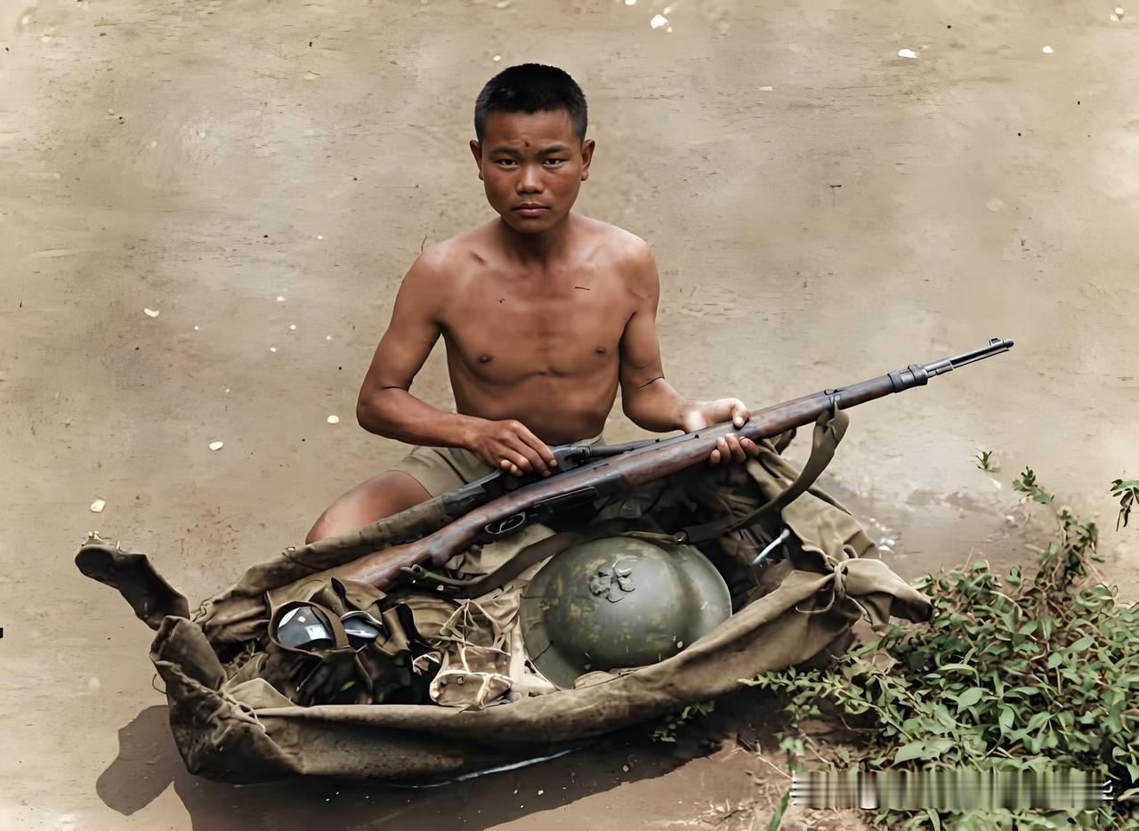 这不是宣传摆拍，这是真实的历史1944年滇西反攻战役爆发，照片上这名中国远征军
