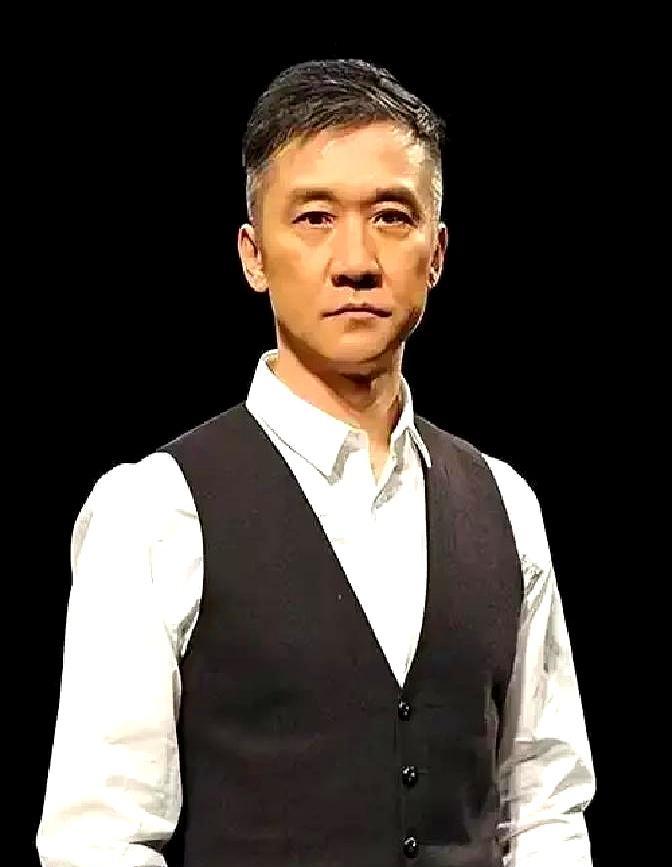 13年婚姻破碎，儿子却逆袭长到1米92，还成了“硬骨头”星二代，这8岁的小孩到底