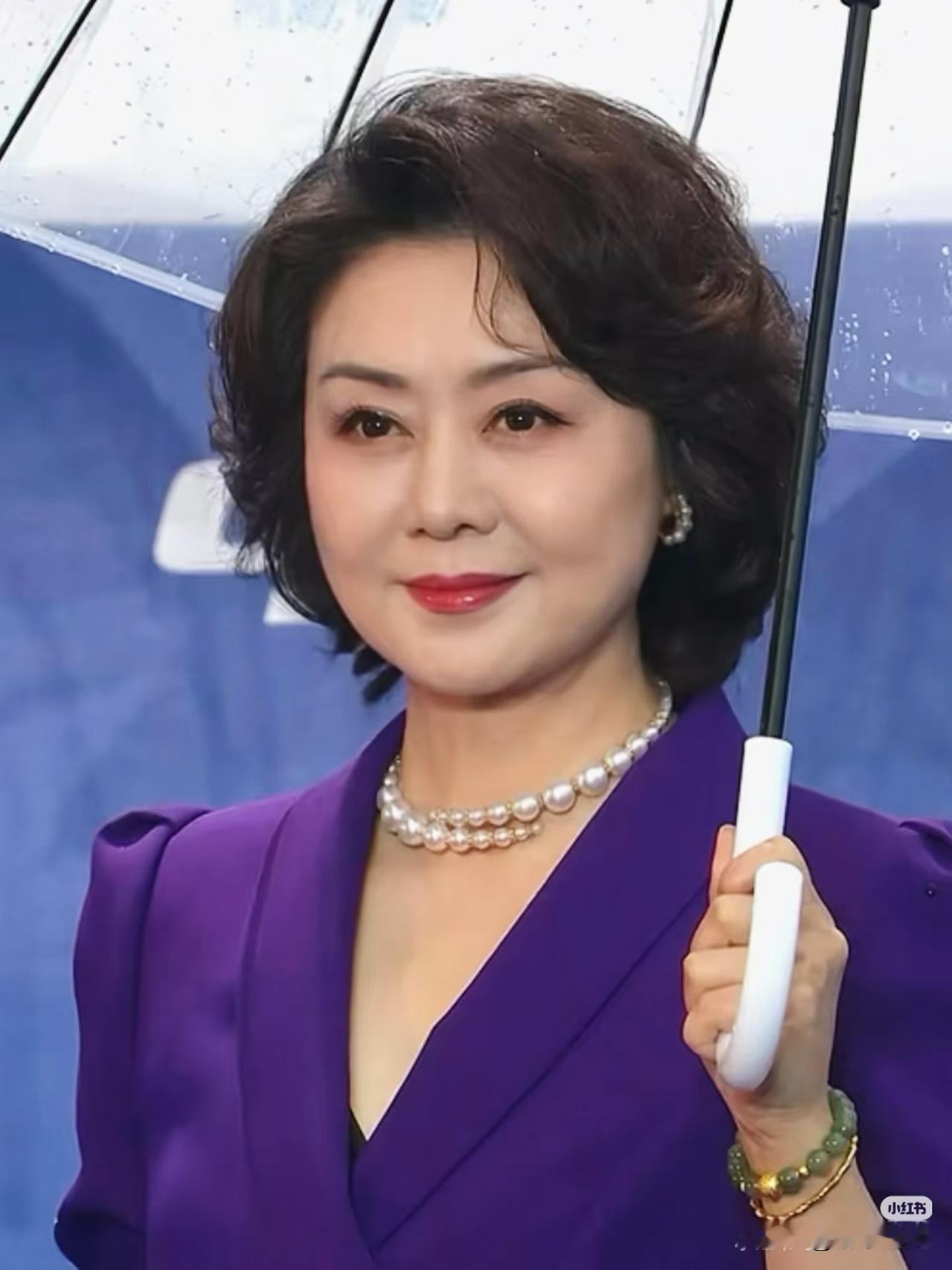 京剧演员李胜素年满60岁，她这辈子没结婚，也没孩子，身边却有个男人扎扎实实陪了快