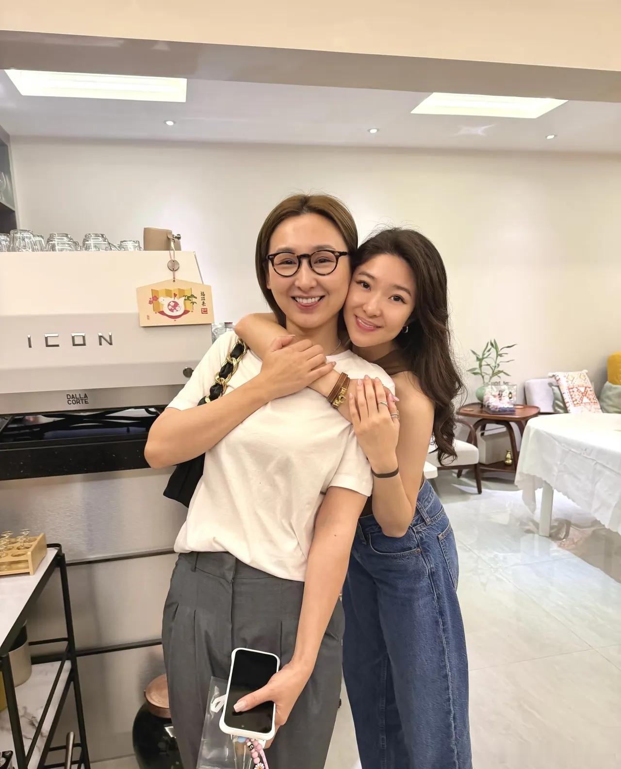 许绍雄女儿再晒生日派对合照，迎来第二波暖心惊喜！现场齐聚高海宁、陈敏之、黎芷珊一