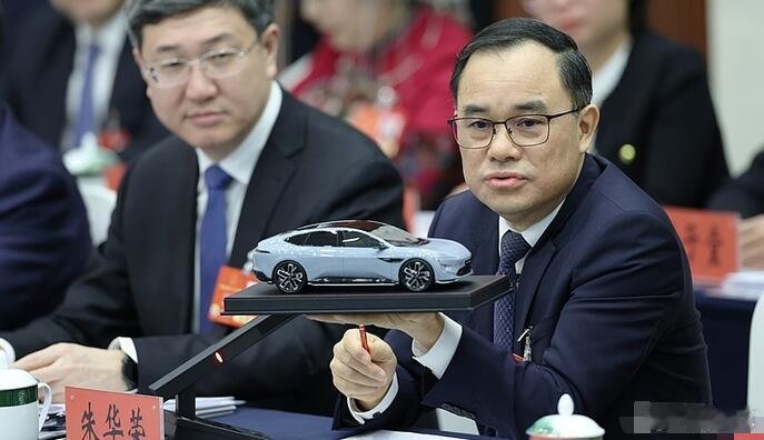 最近长安汽车发布了公告，计划自2025年8月12日起6个月内，“新长安”部分董事