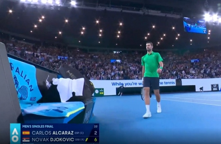 22岁阿尔卡拉斯3-1逆转38岁德约科维奇, 首次夺得澳网+加冕全满贯