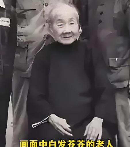 解放后，杨开慧的母亲向振熙老人跪地痛哭，她哭的不是逝去的女儿，而是替那个隐忍二十