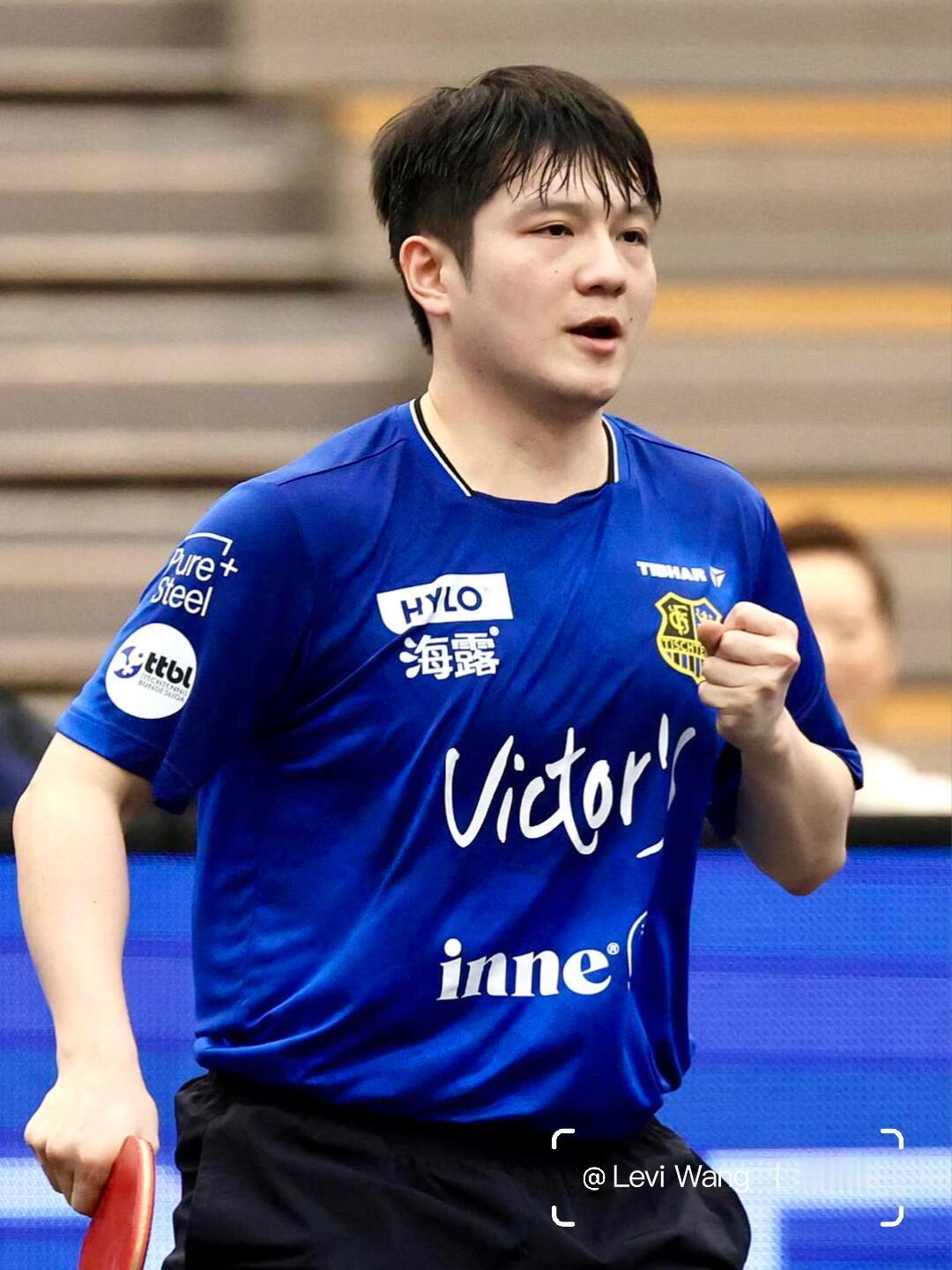 真的被东哥这场主场告别战，整得又燃又鼻酸！北京时间4月16日凌晨的德甲赛场，樊振