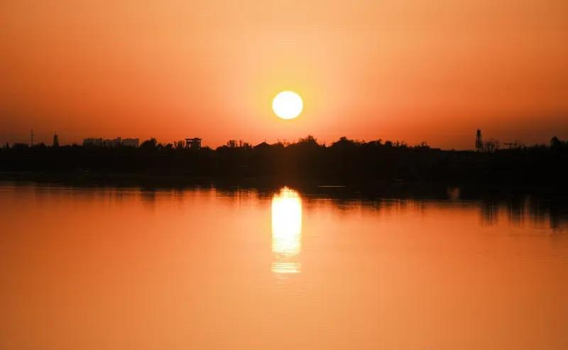 你有没有发现，现在越来越多人开始存钱了？不是因为有钱，而是因为不敢花。数据显