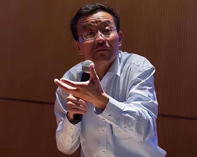 复旦教授王德峰那段话，戳中多少家长的心？他儿子从最好的幼儿园读到最好的中学