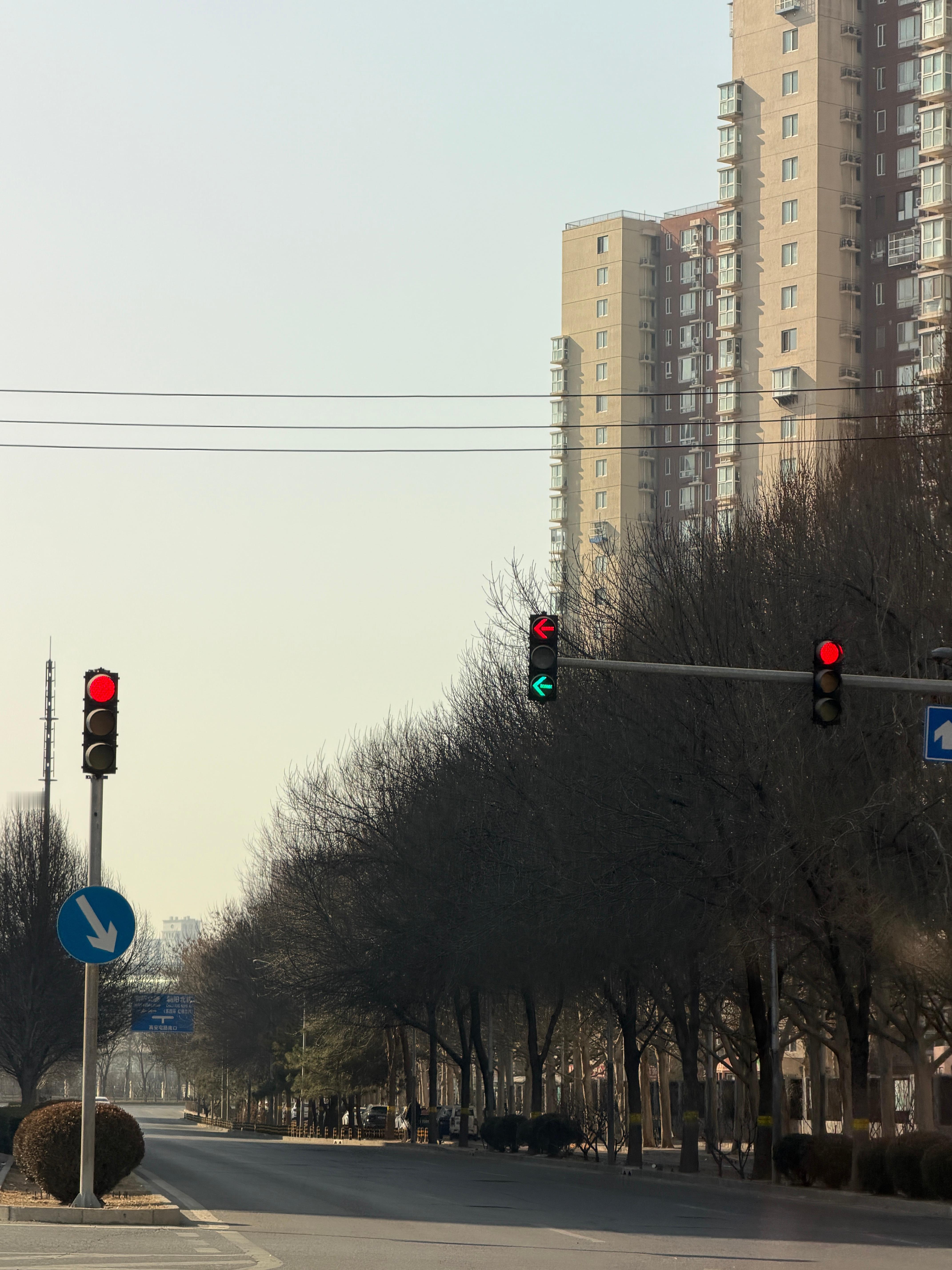 刚去办美签，被拒了早上去了，先是我那个米家眼镜带蓝牙，不能带进去但我看排队太长了