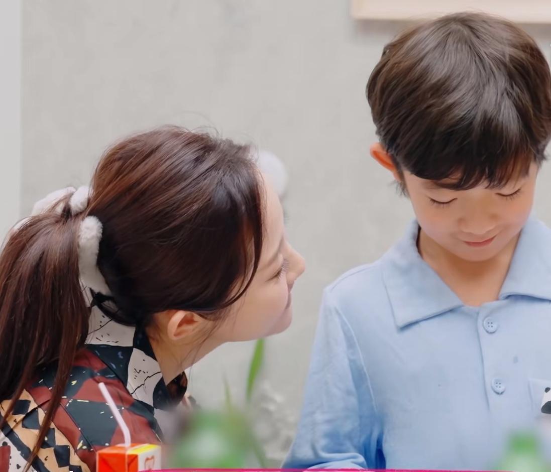 三宝的儿子不想学习，但又怕被老师骂，三宝对儿子说：“不学就不学，你不用在意老师的
