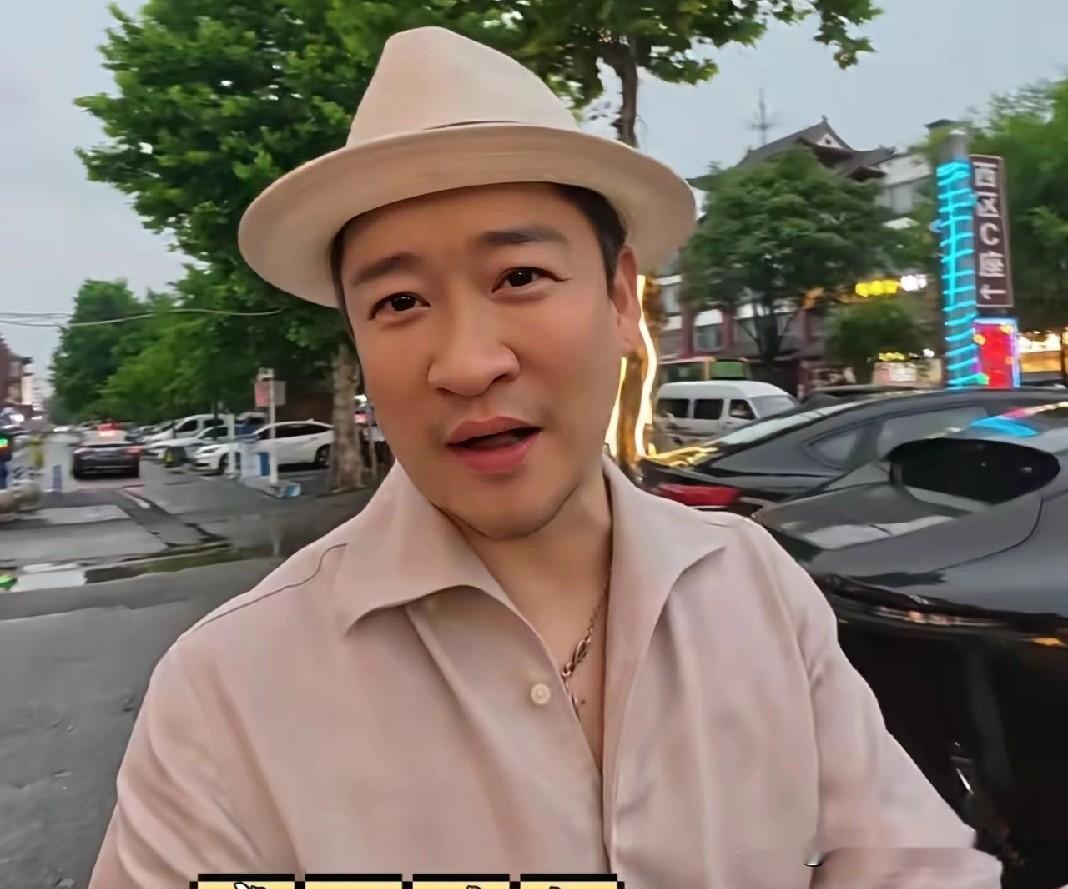 有人说，德云社这潭水，比你想象中复杂得多，可不能只听曹云金单方面的说辞。曹云金曾