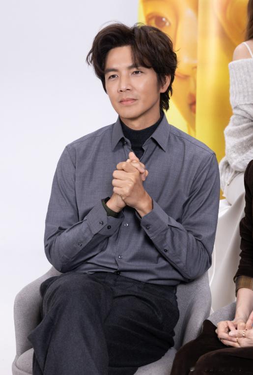 1.钟汉良现在在谈的剧还是中年偶像题材，他在圈里也算是独一份了，虽然已经过了50