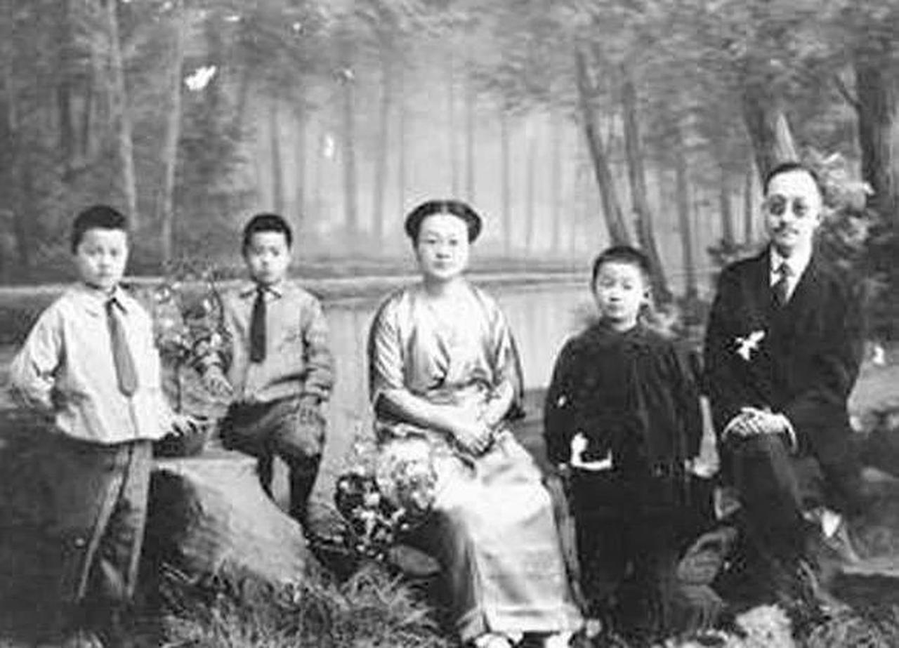 1923年，42岁的章士钊瞒着远在北京的妻子吴弱男，悄悄纳了青楼出身的奚翠贞为妾