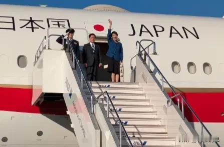 日本网友最近急眼了。中国7月1号上个新航空法，里头写了一条：谁在航空上跟中国过不