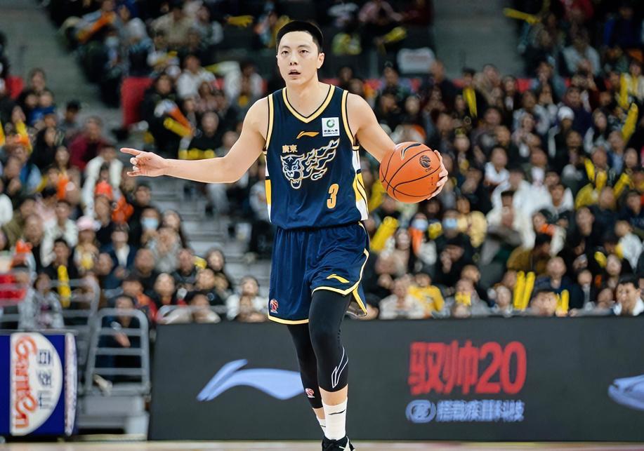 朱芳雨：杜指导，现在安排九个人陪小胡练球？？但在没什么防守情况下，投成这样？？？