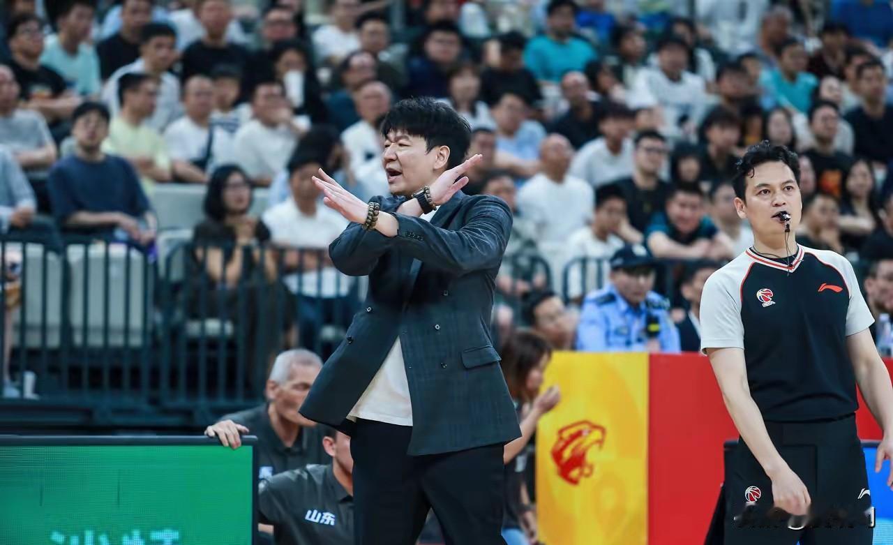 不出意外，山东高速男篮将于下周官宣两名小外援加盟。值得注意的是，此前休赛期被炒得