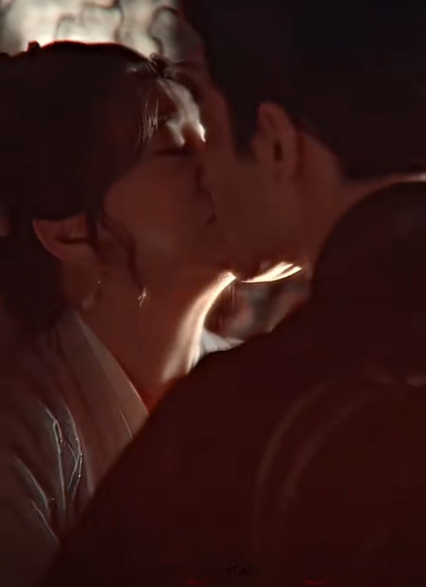 刘晓庆短剧吻戏我的天哪，刘晓庆都已经70多岁了，都可以当男演员的奶奶了吧，这男