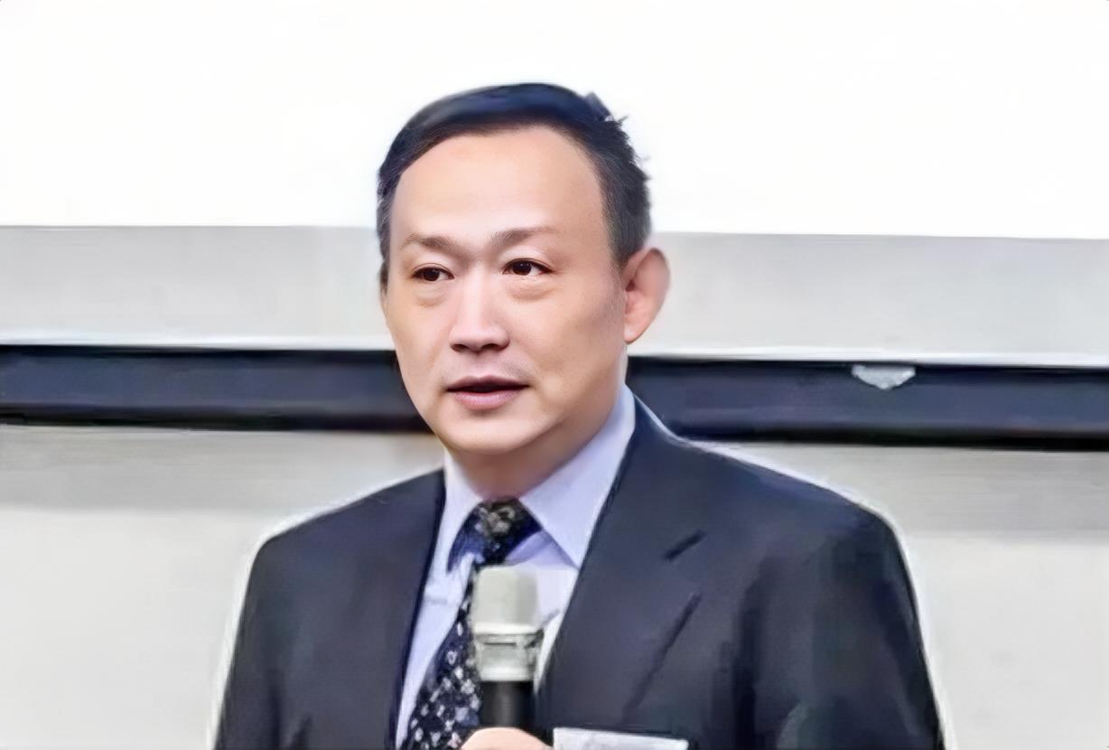 卢麒元10月12日发文，再次呼吁人民币升值，并表示“不忍见亲爱的祖国被二殖”！