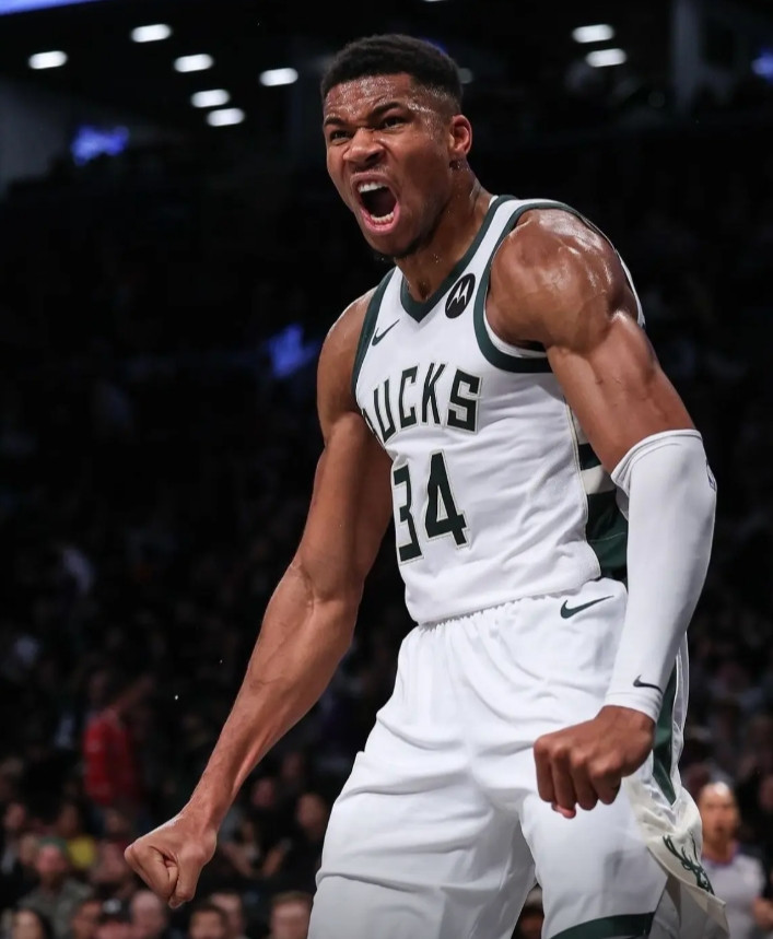 字母受伤，雄鹿只剩下摆烂或交易字母两条路字母哥的受伤，预示着雄鹿不可能动用任何