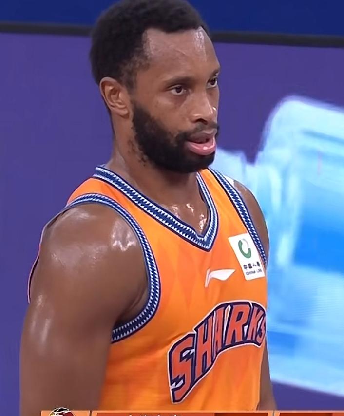 37胜的常规赛冠军，竟是纸老虎？我告诉你，上海队20多场胜利水得能养鱼，季后赛第