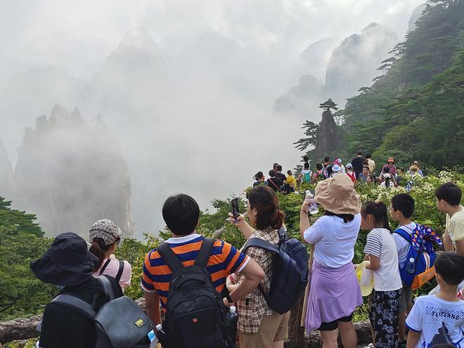 为什么泰山的游客比黄山多两三百万！？泰山：我24小时营业，想看日出随时来。