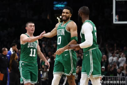 塔图姆<br /><br />绿军和76人的比赛，首节双方首发打得还是...