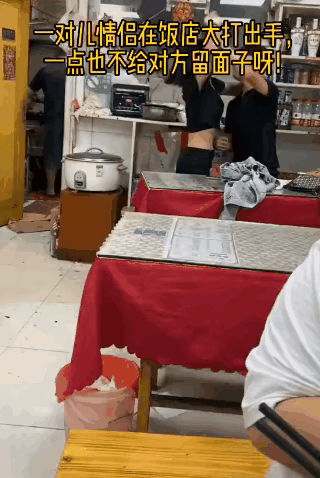 趁着没结婚，赶紧分开，不然会出人命的。两个情侣闹矛盾，男的太狠了，不仅动手还专往