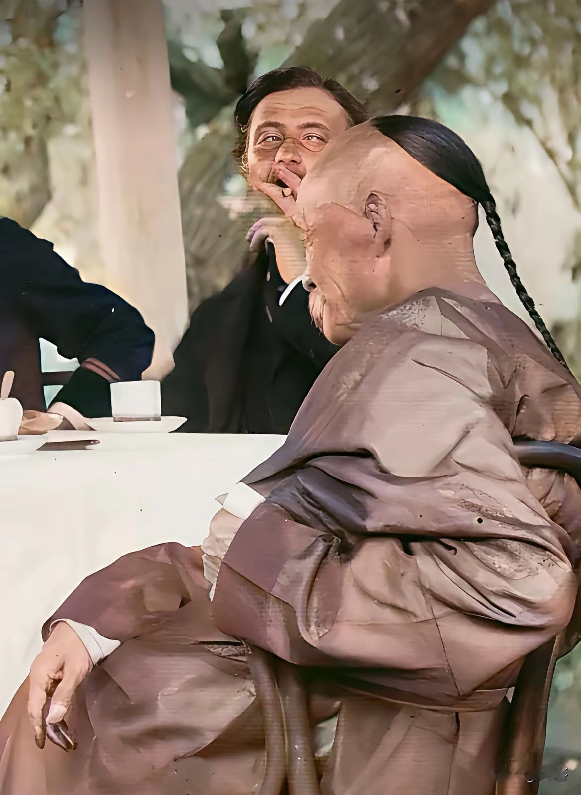 这才是清朝时期真正的辫子。