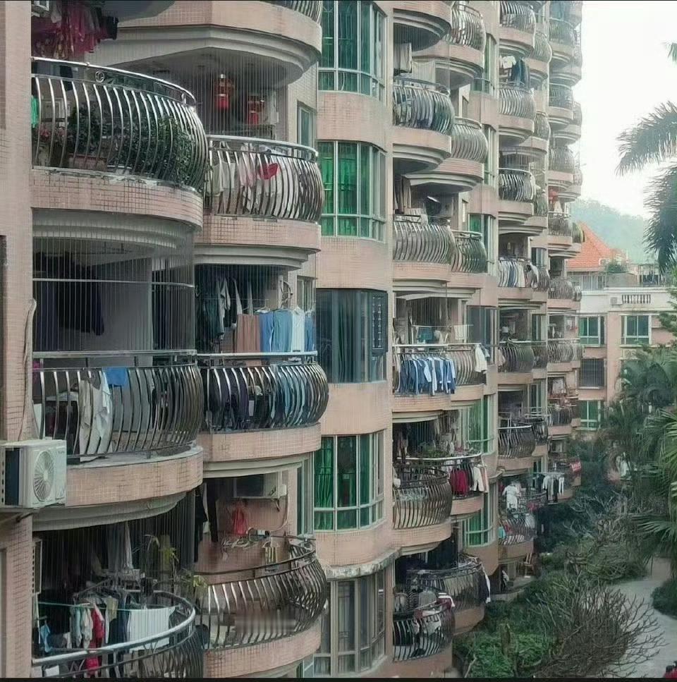 广东人的衣服是被洗烂的吧？每天都要洗这么大一堆​​​​