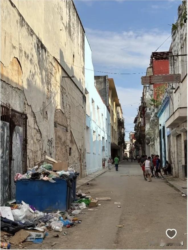 这张图片是哪里？网友说是哈瓦那！不管咋说是首都，怎破成这样？网友说目前这个国