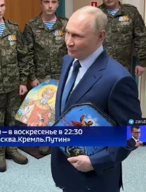 一边抱一副圣象怎么就那么可爱呢​​​