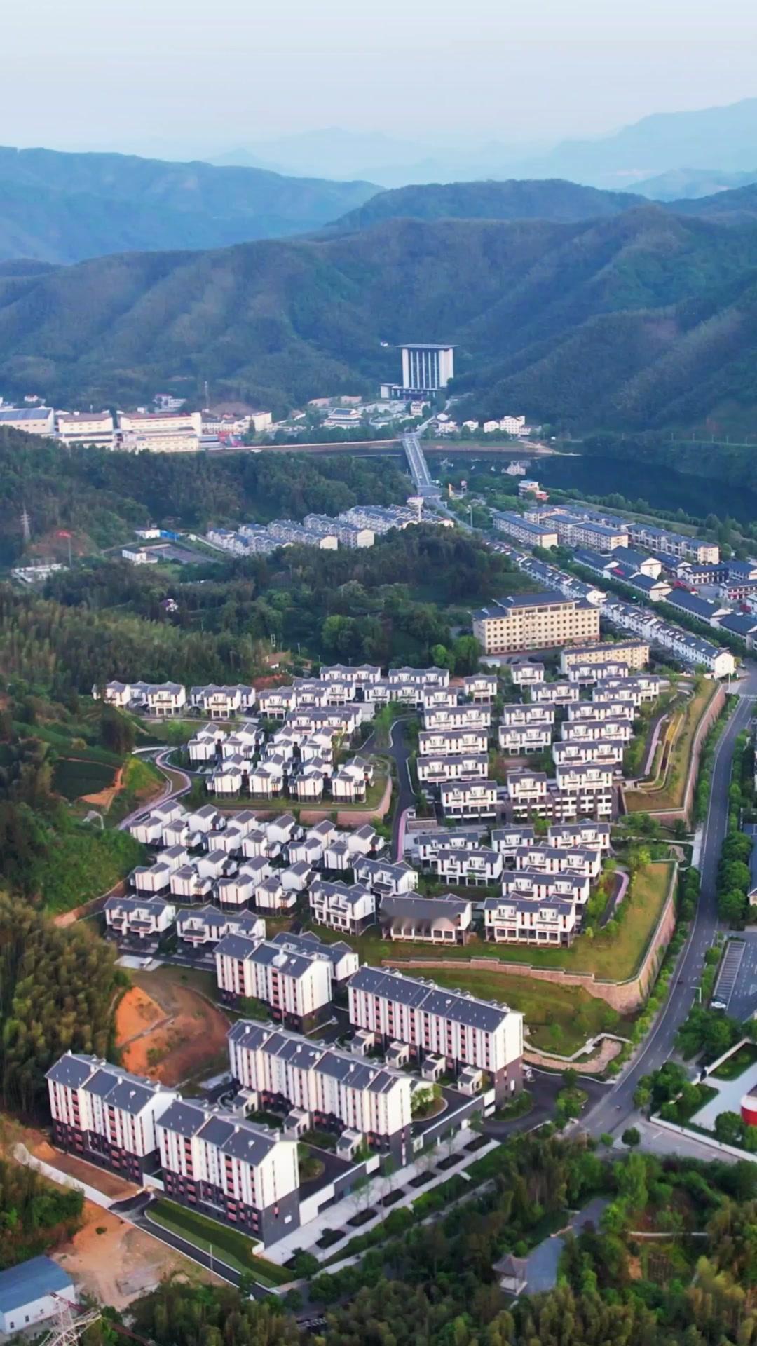 安徽佛子岭镇凭什么这么火？🏞️安徽霍山的佛子岭镇，光听名字就自带光环！佛子岭大