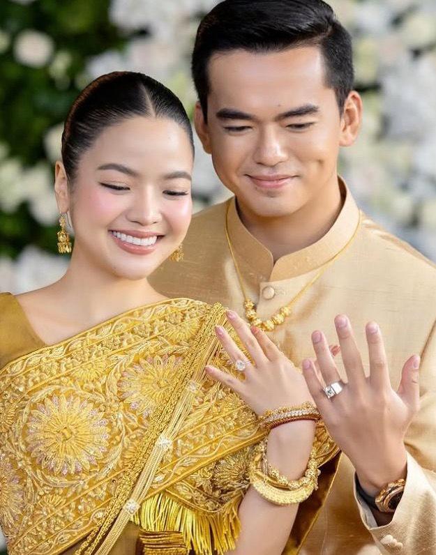 最近网上被一场“金光闪闪”的婚礼刷屏：柬埔寨公主出嫁了！主角是28岁的诺罗敦·蓬