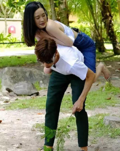 早期的综艺，大家都很放得开，玩的就是心跳