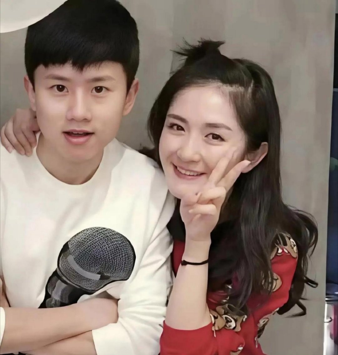 香港那事儿韩红捐款1000万，我不意外张柏芝捐款100万港元，我不意外周深捐款1