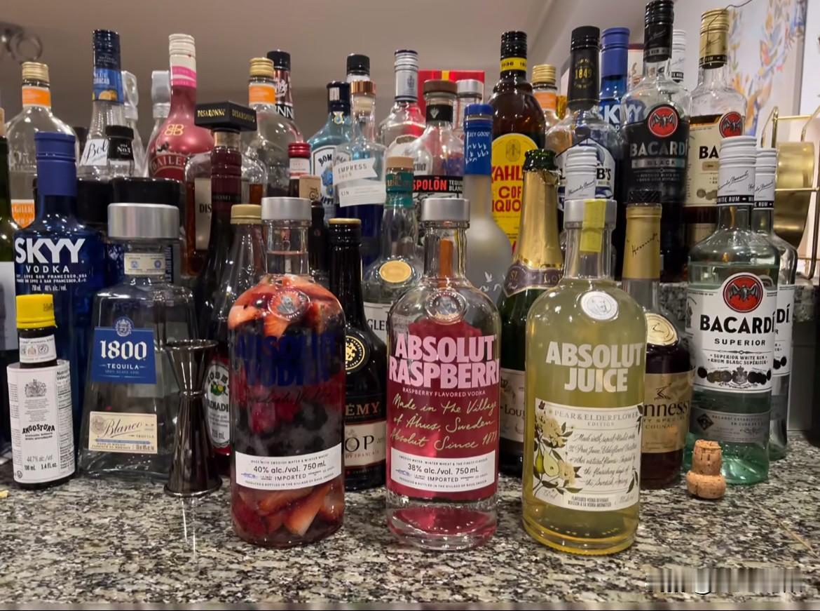 减肥/减脂期间：还是少喝点酒吧！1克（g）酒精：差不多有7大卡的热量