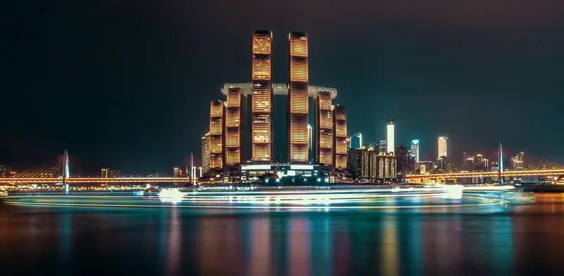 2026年2月20日，山东泰安的臧先生自驾去重庆这事挺火。他一早出发，硬开10小