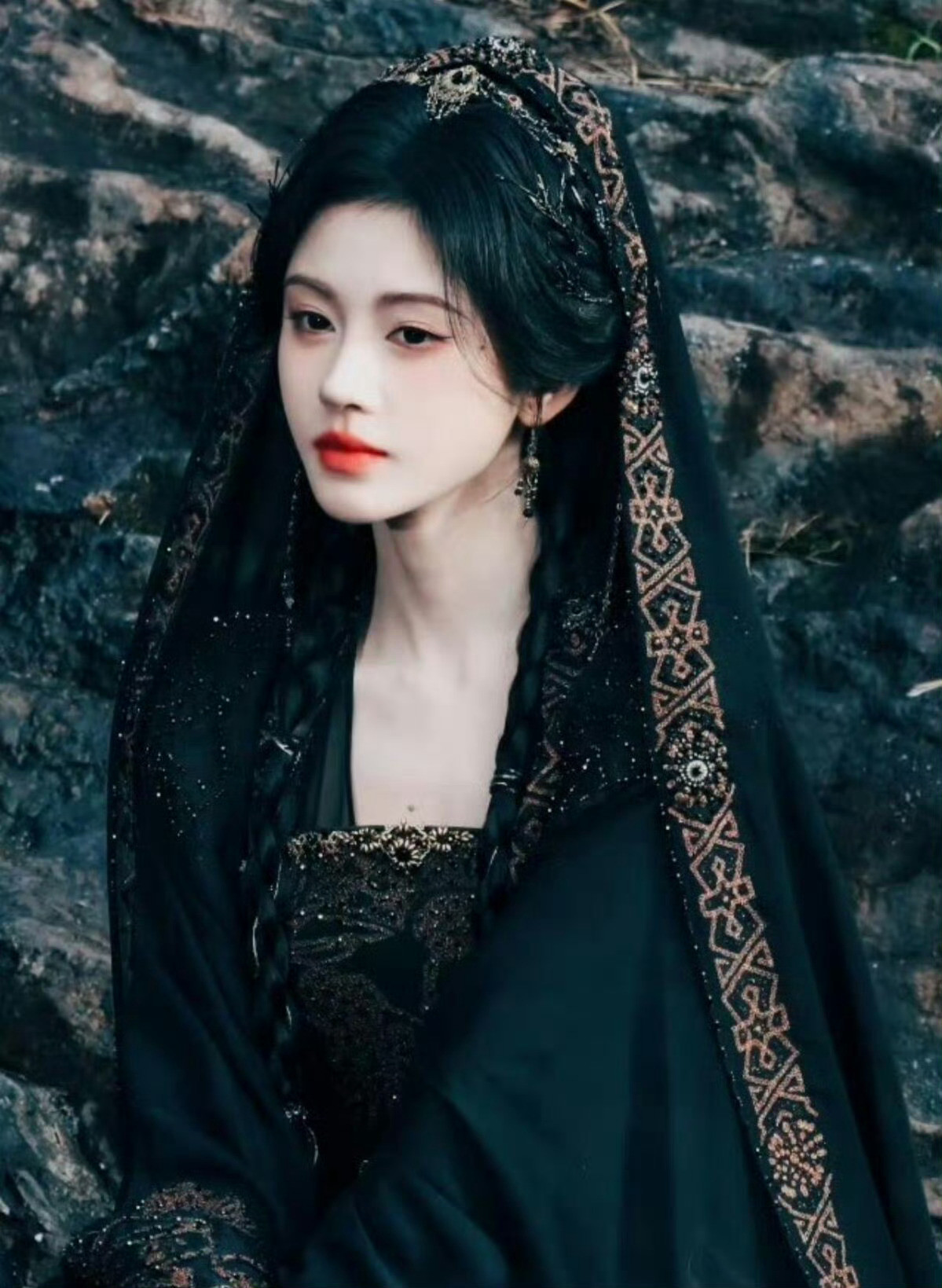 月鳞绮纪优酷热度破9500《月鳞绮纪》热度一路飙升直接破9500，冲万指日可待！