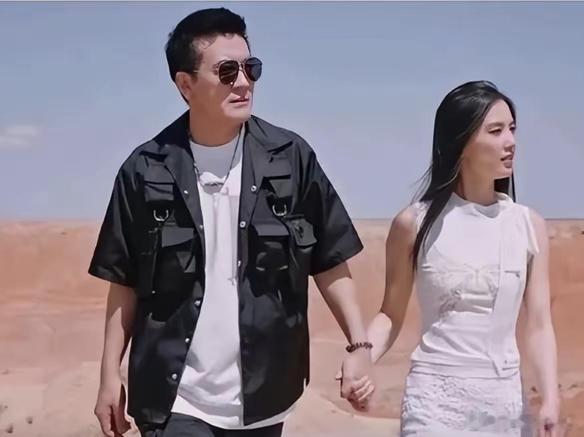 网友在杨子直播间说：你失去黄圣依是没福气！杨子的回答看起来倒是很坦诚：那怎么办呢