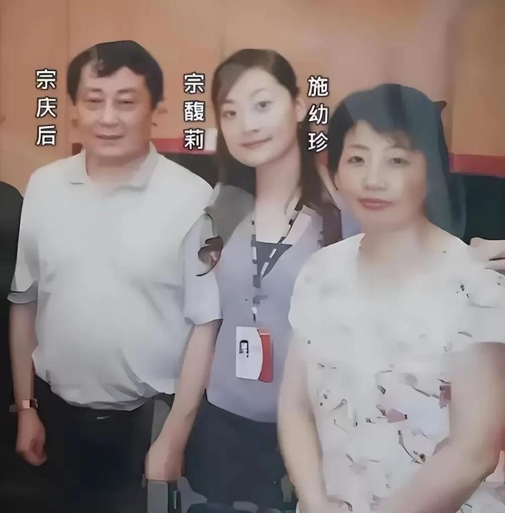 娃哈哈又出大瓜了！据知情人报道，宗庆后的私生子并不止3个，而是6个。这6个孩子