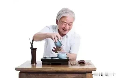 发现没有，凡是机关退休的人员，退休以后，穿戴仍然很讲究，并且善于独来独往