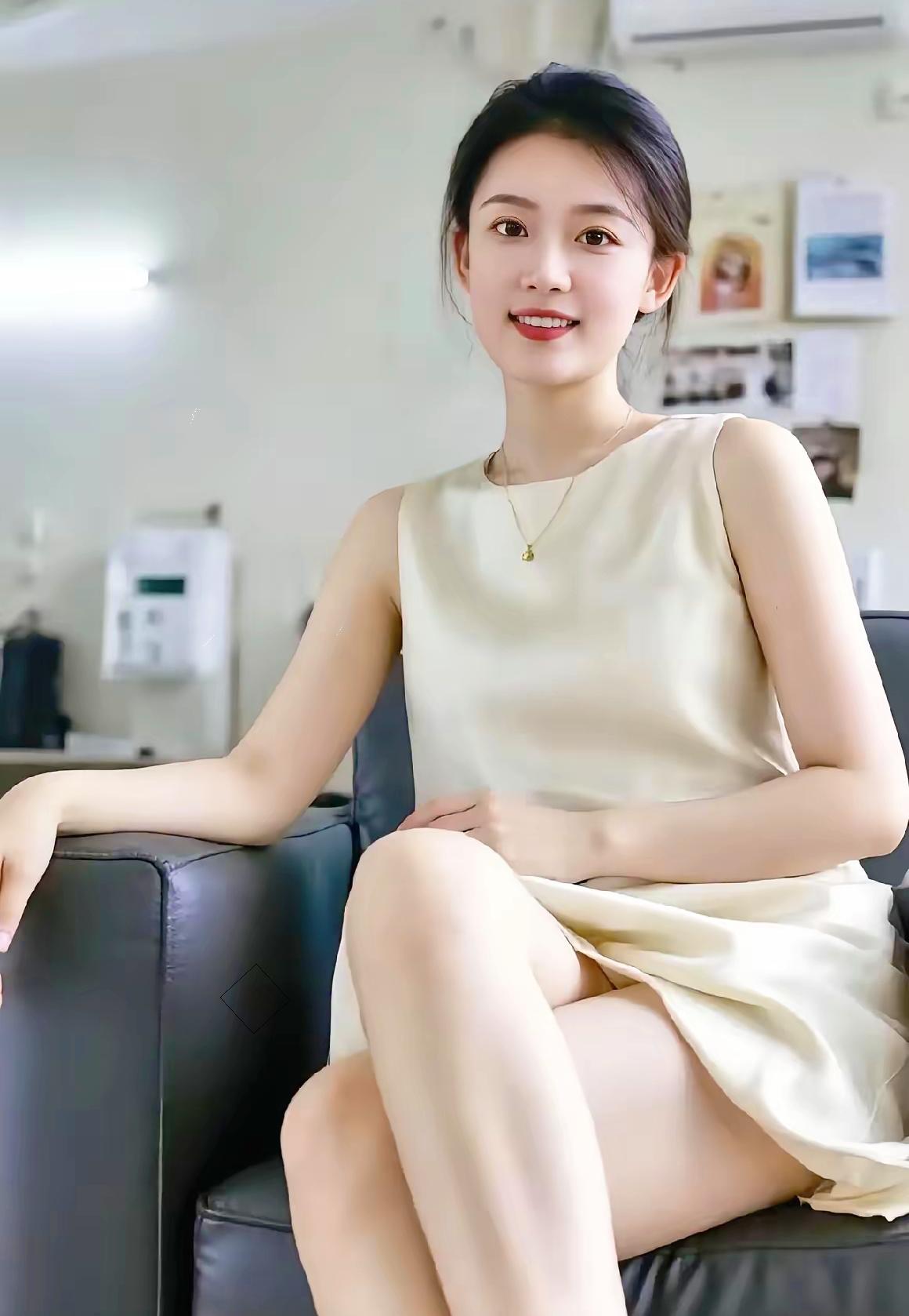 办公室闲聊一男同事不怀好意的对一女同事说道:"你脸上好多痘痘，是因为没有男朋