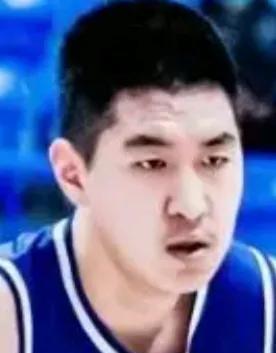 真假难辨张翀赫在我们眼睛盯着U22以小组第一名杀入全运会决赛圈的同时，另一支辽