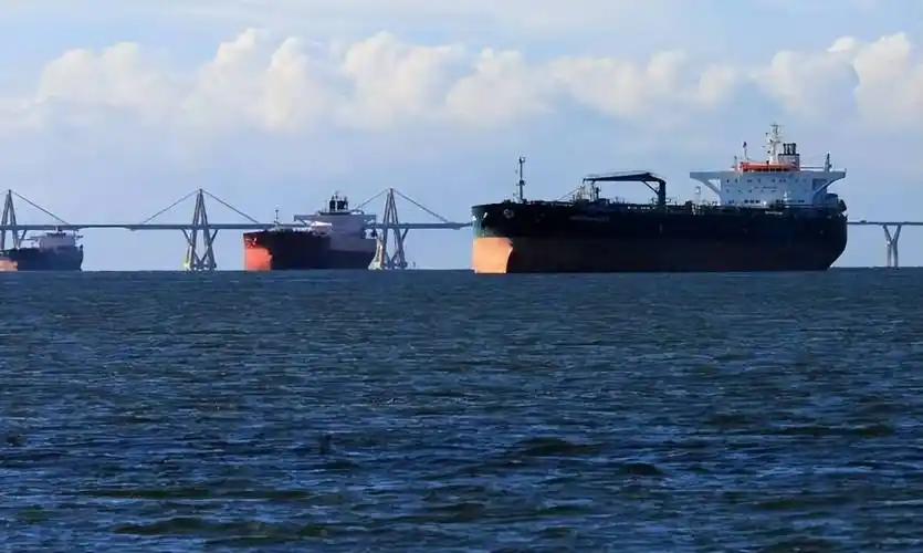 美军在霍尔木兹海峡的炮口，敢对准任何人，唯独不敢对准东方大国。 4月15日，