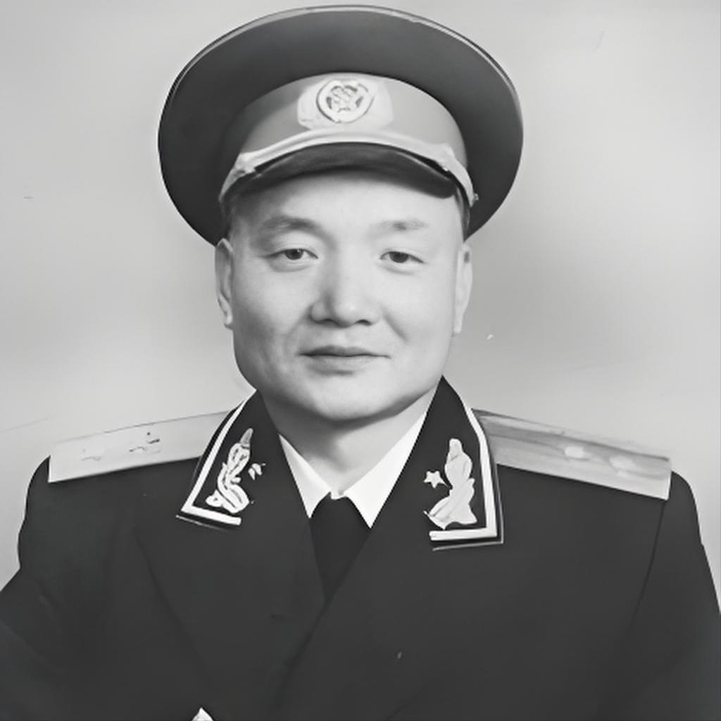1959年，开国中将孔从洲在家里摆了一桌菜，招待儿子带回来的女朋友。饭桌上，孔从