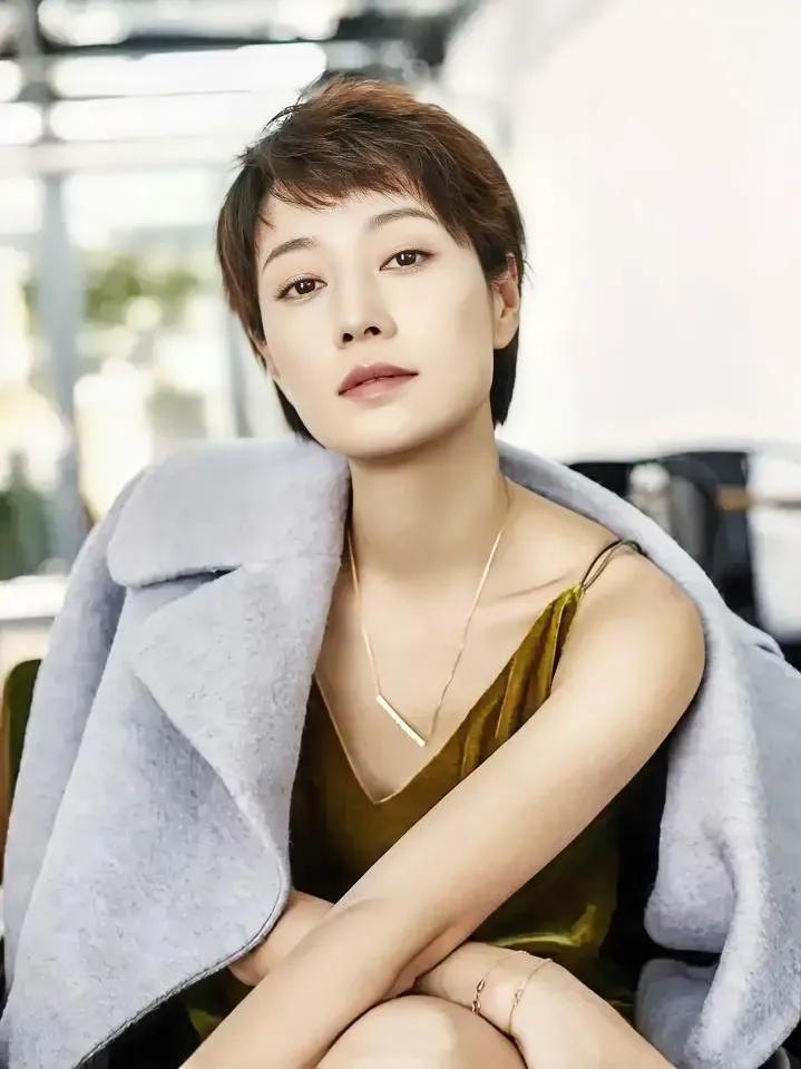 马伊琍说：“如果我为你抹掉口红，脱掉高跟鞋，变成了为你洗衣做饭的老妈子。穿