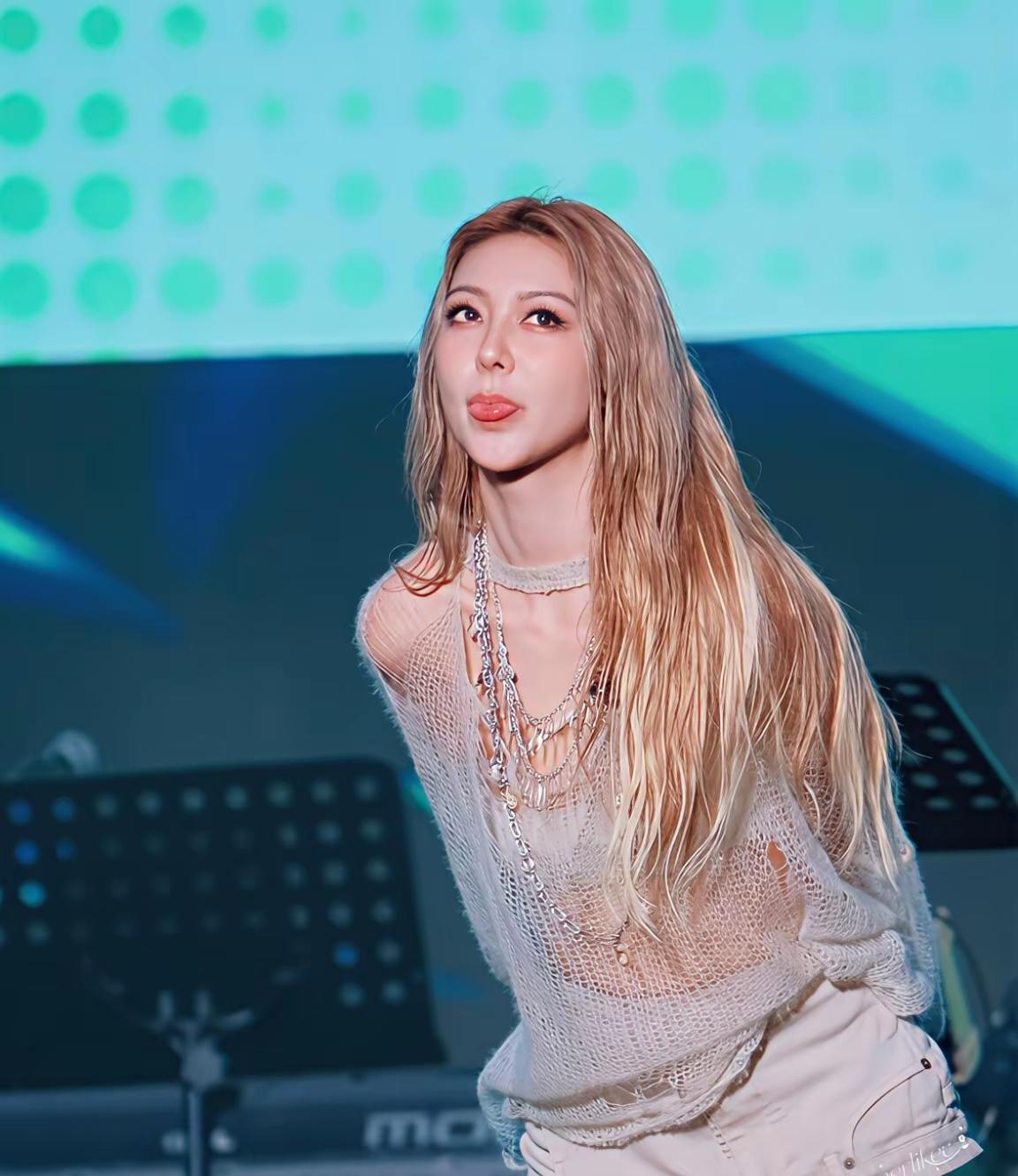 薛凯琪，越长越性感，香港最后的美女，不过也不小了是不是所有男生都喜欢看美女?薛