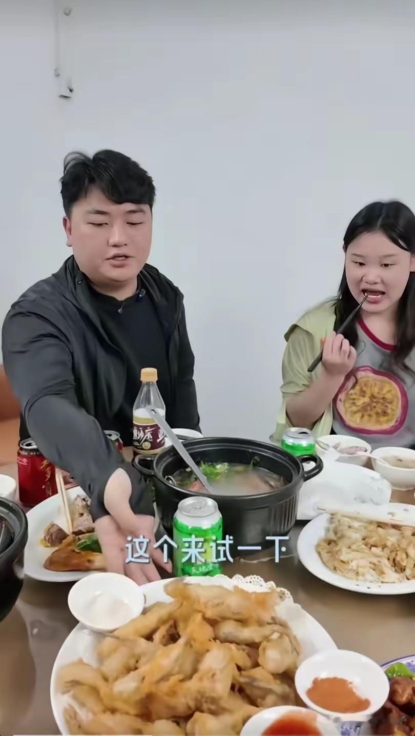 6月2日，张家齐来到了全红婵的家乡，全进华特意买了好多新鲜的海货，为奥运冠军张家