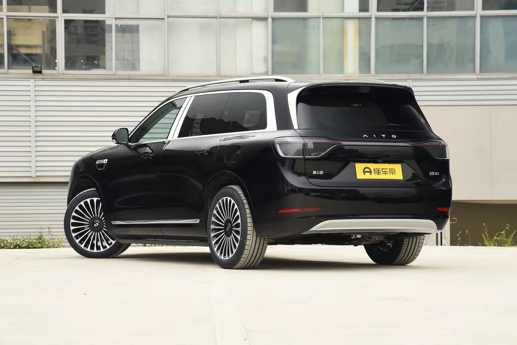 蔚来ES9即将发布，直面对标问界M9，两款都是国产全尺寸纯电/混动旗舰SUV，市