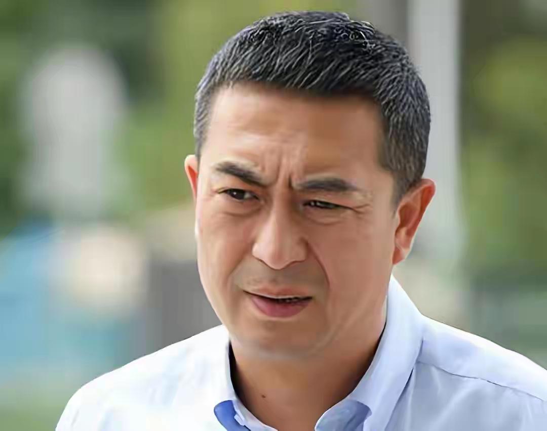 2026年，主持人问张嘉译:“你在北京有房吗？”张嘉译说:“有房，但不打算在北京