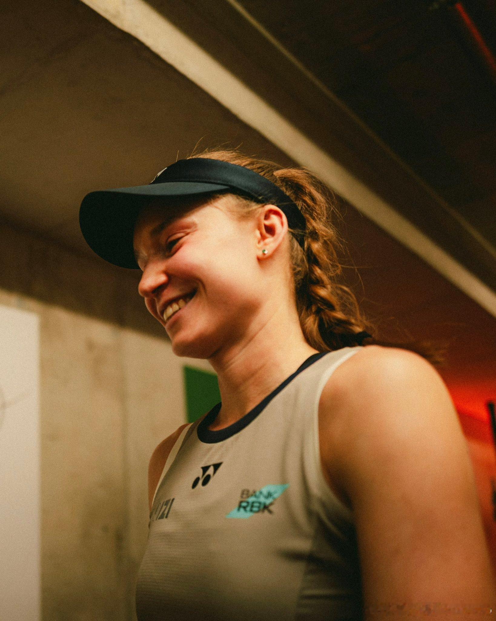 莱巴金娜！冠军🏆斯图加特500赛🇩🇪职业生涯第一次在一项比赛重复夺冠（20